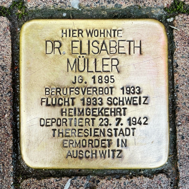 Das Bild zeigt den Stolperstein von Dr. Elisabeth Müller